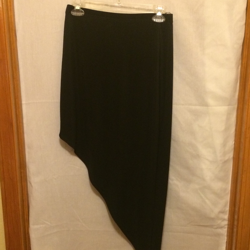 Luly Triangle Black Skirt